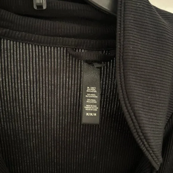 SKIMS Soft Lounge Sleep Set Medium in Onyx - Picture 7 of 7